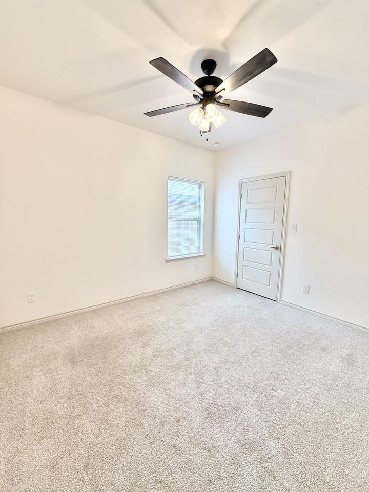 5401 Lamont Ave - Photo 5 of 19