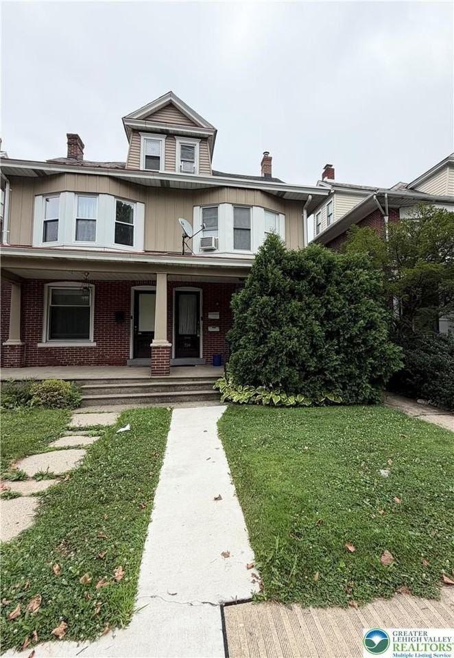 374 8th Ave