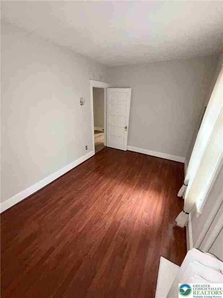 374 8th Ave - Photo 4 of 11