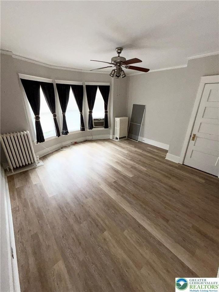 374 8th Ave - Photo 5 of 11