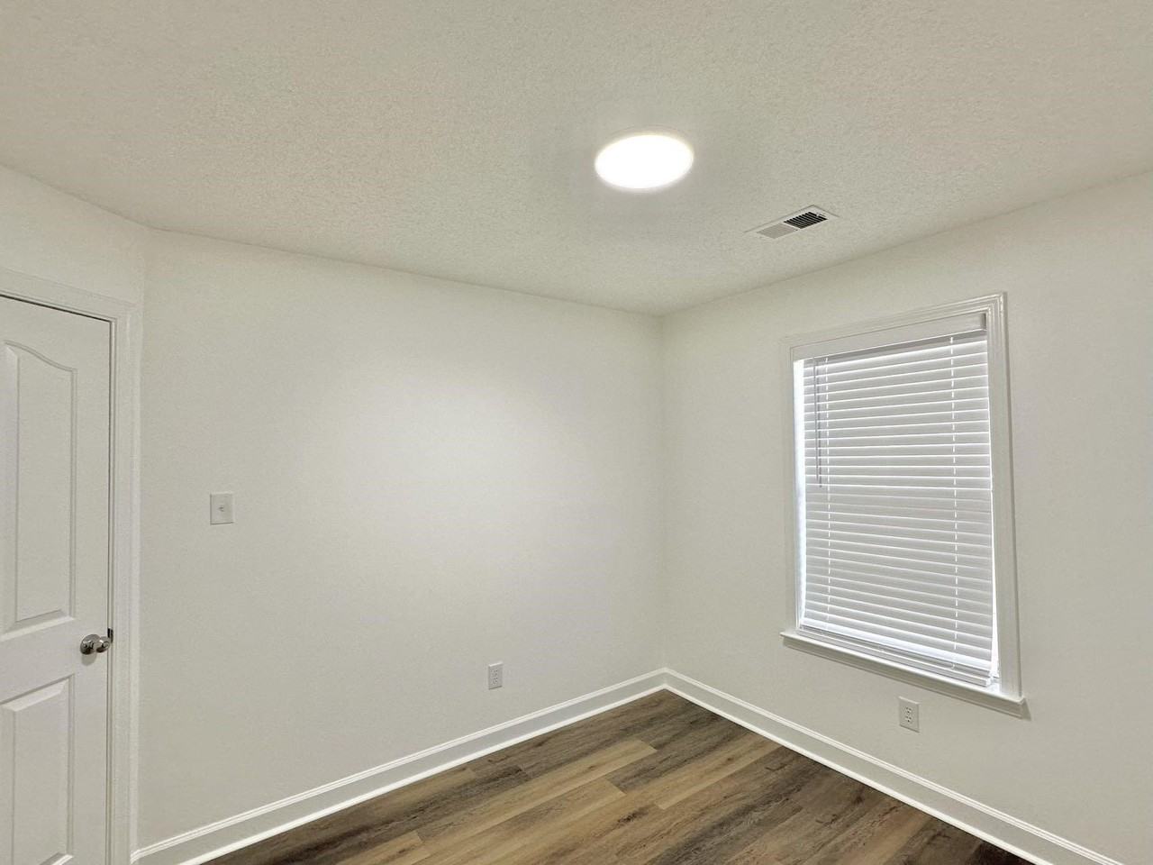 5445 Pine Oak Ln - Photo 7 of 22