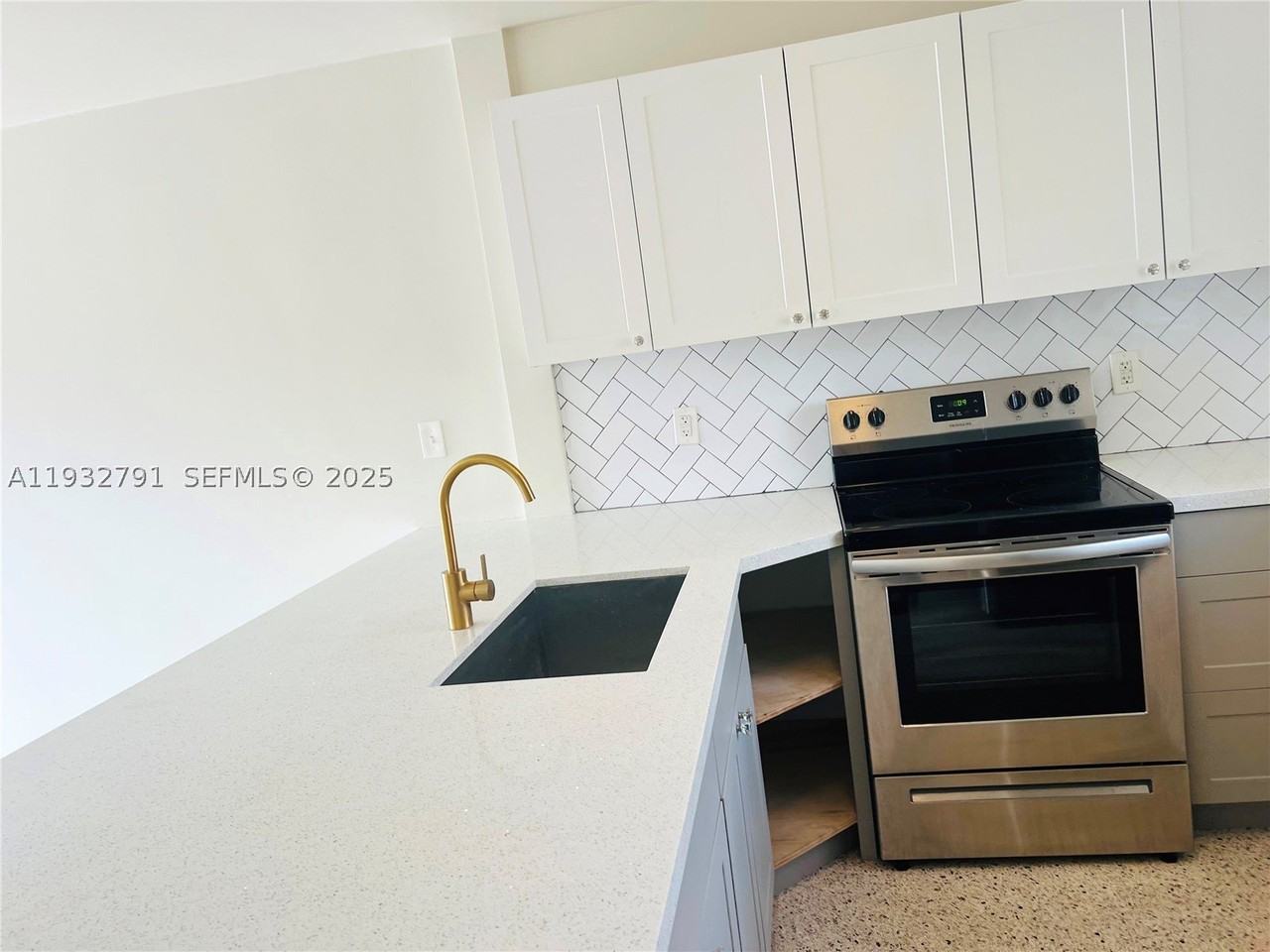 910 Sw 4th Ave #3 - Photo 7 of 11