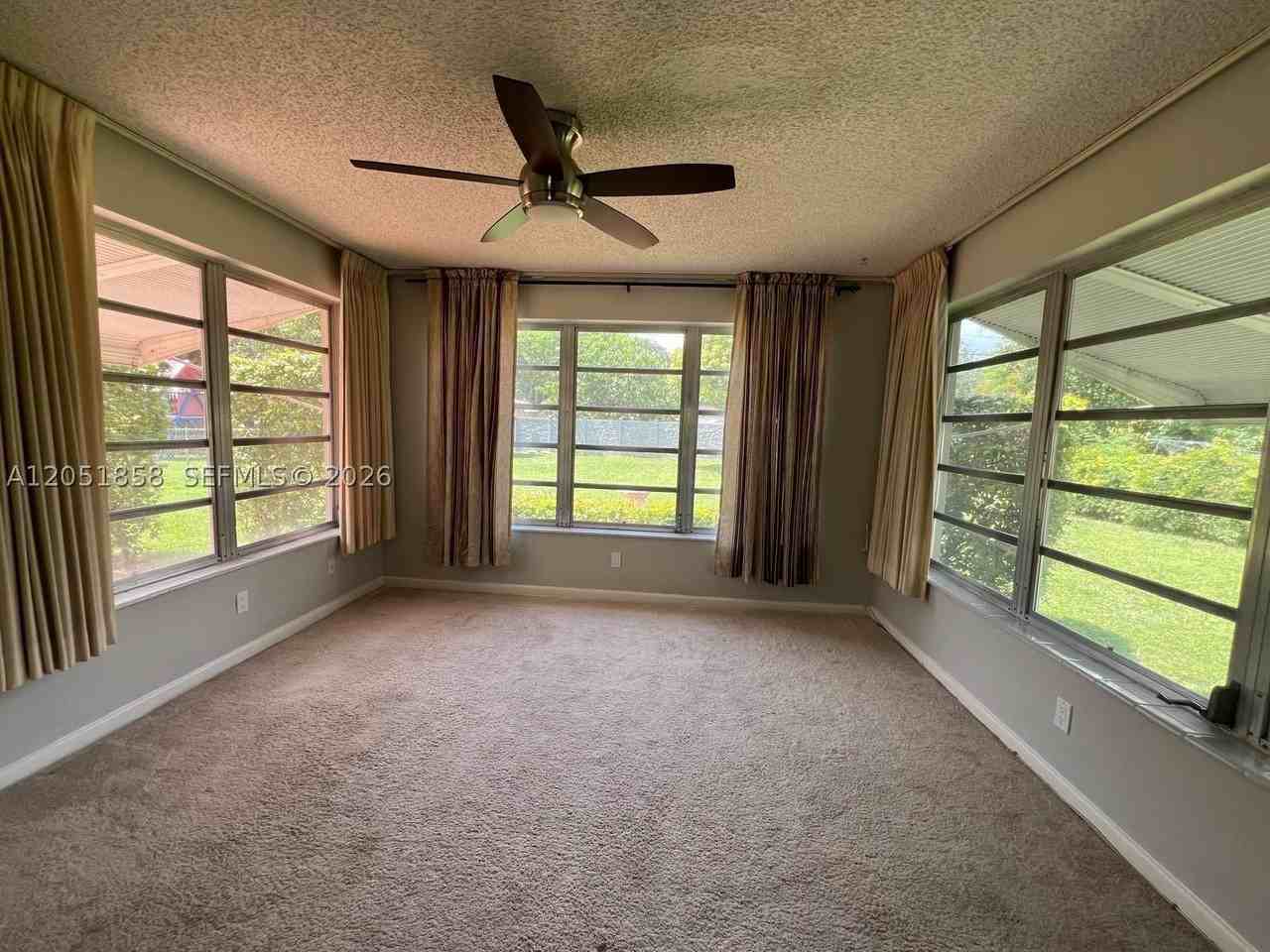 5637 Jefferson St - Photo 7 of 22