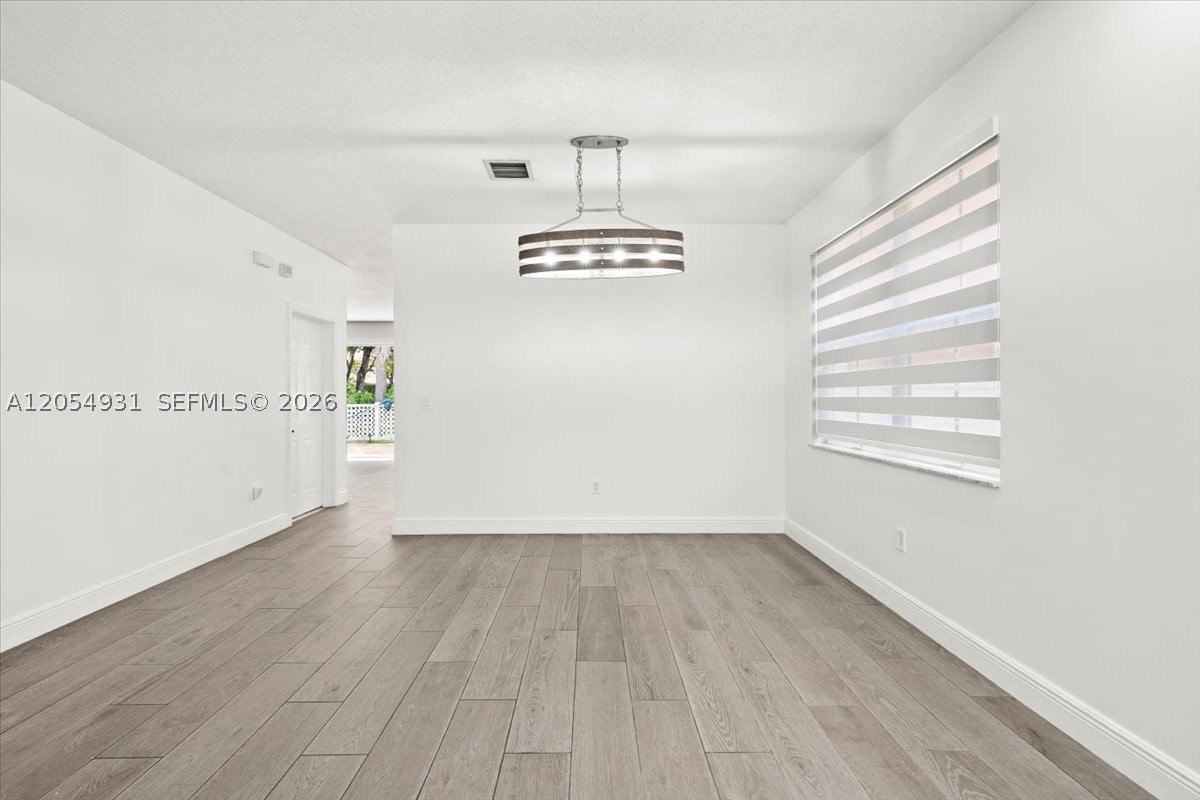 5014 Sw 155th Ter - Photo 4 of 42
