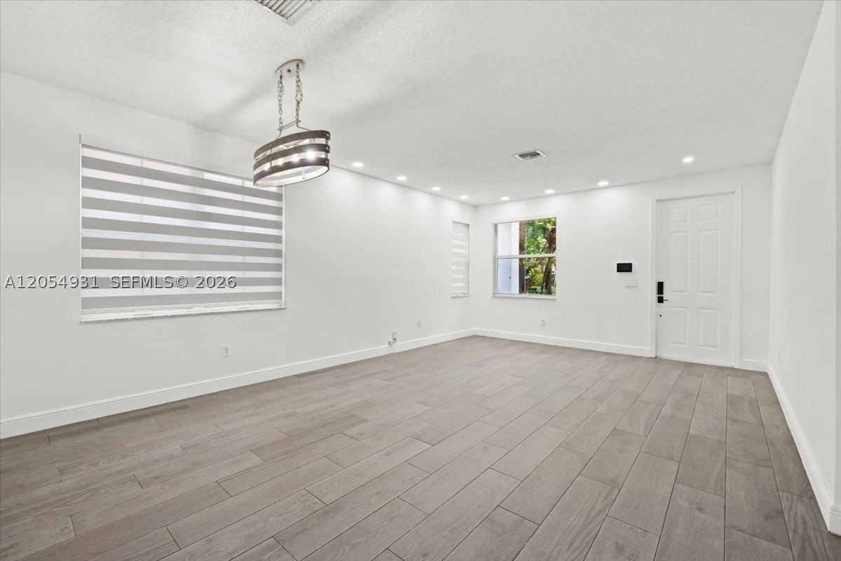 5014 Sw 155th Ter - Photo 5 of 42