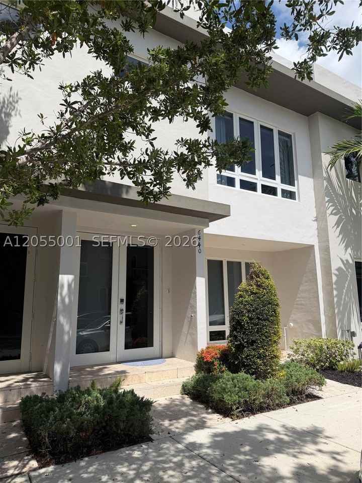 6440 Nw 103rd Psge #6440 - Photo 3 of 50