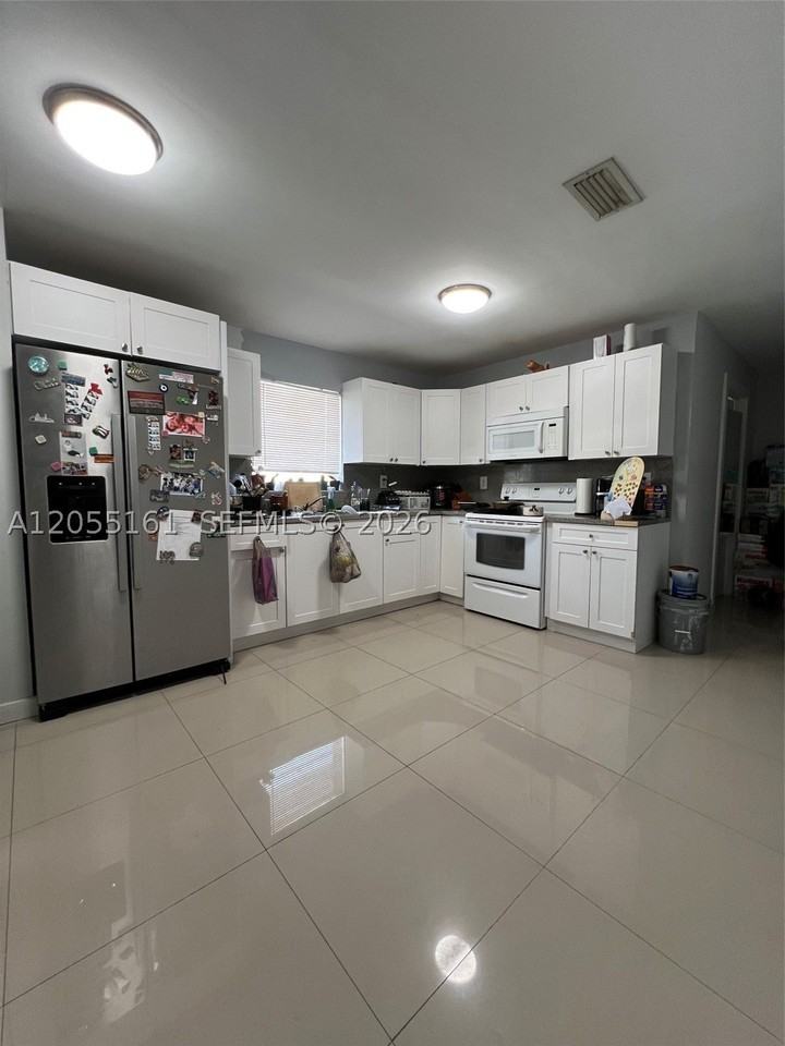467 E 13th St #467A - Photo 4 of 7