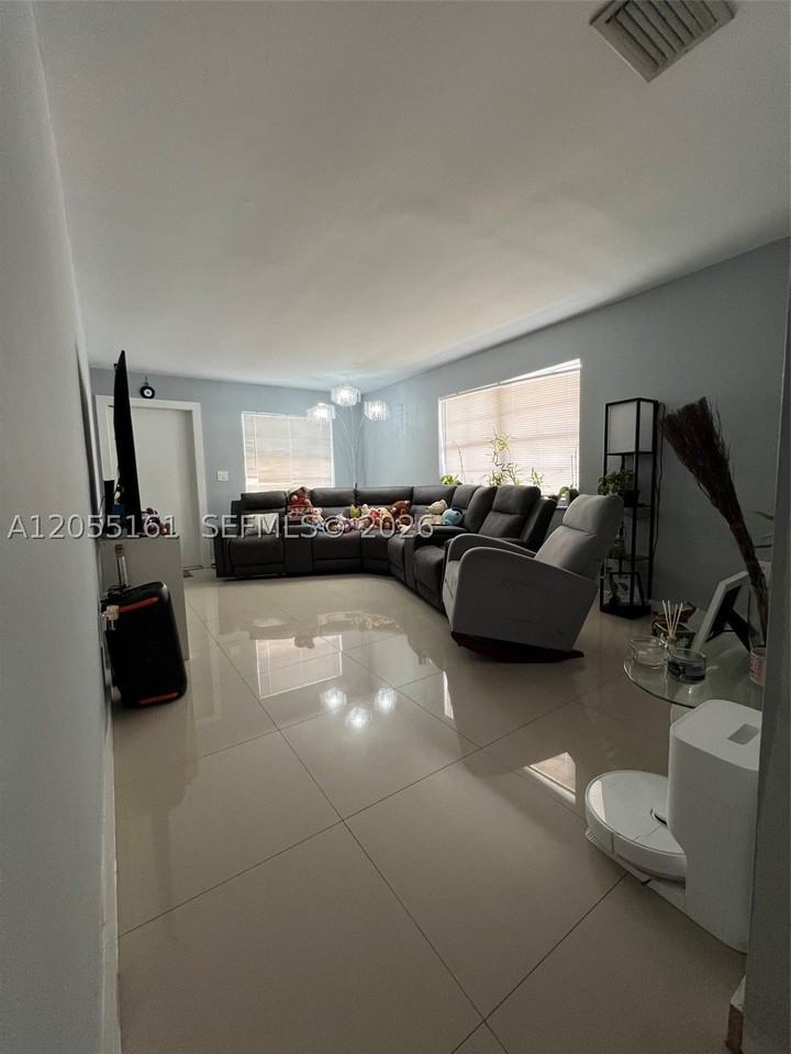 467 E 13th St #467A - Photo 6 of 7