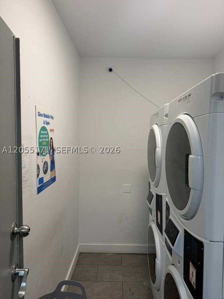 1017 Jefferson Ave #204 - Photo 2 of 10