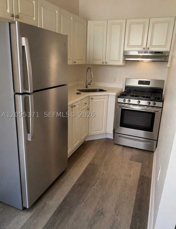 1017 Jefferson Ave #204 - Photo 4 of 10