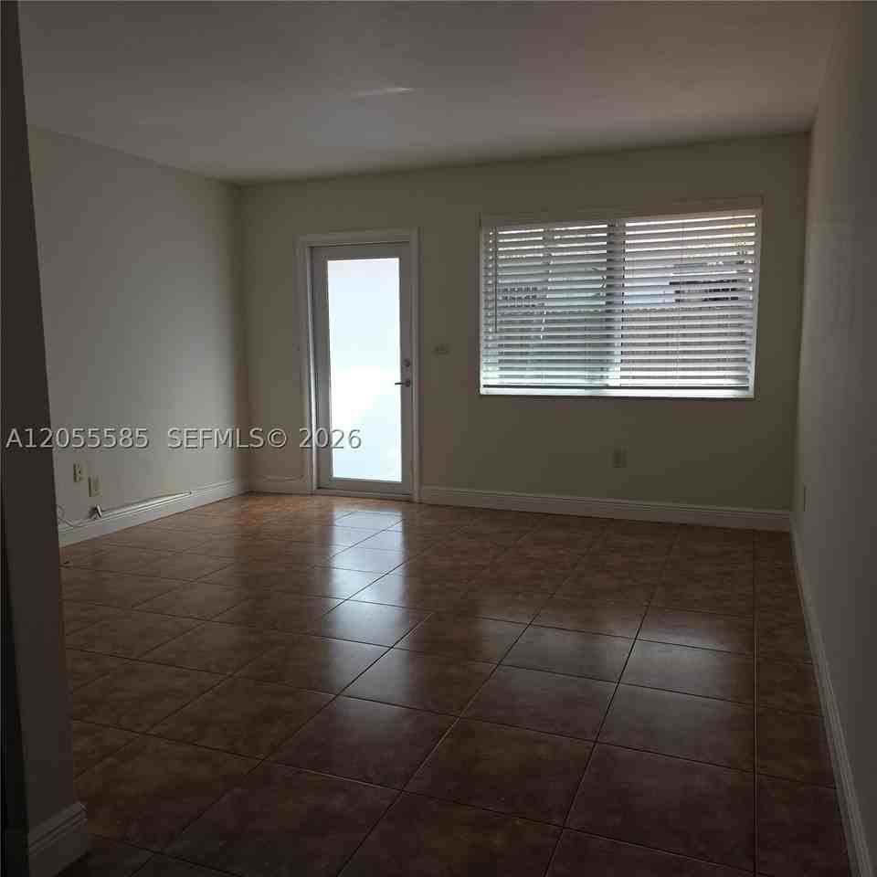 319 Beacom Blvd #319 - Photo 6 of 18