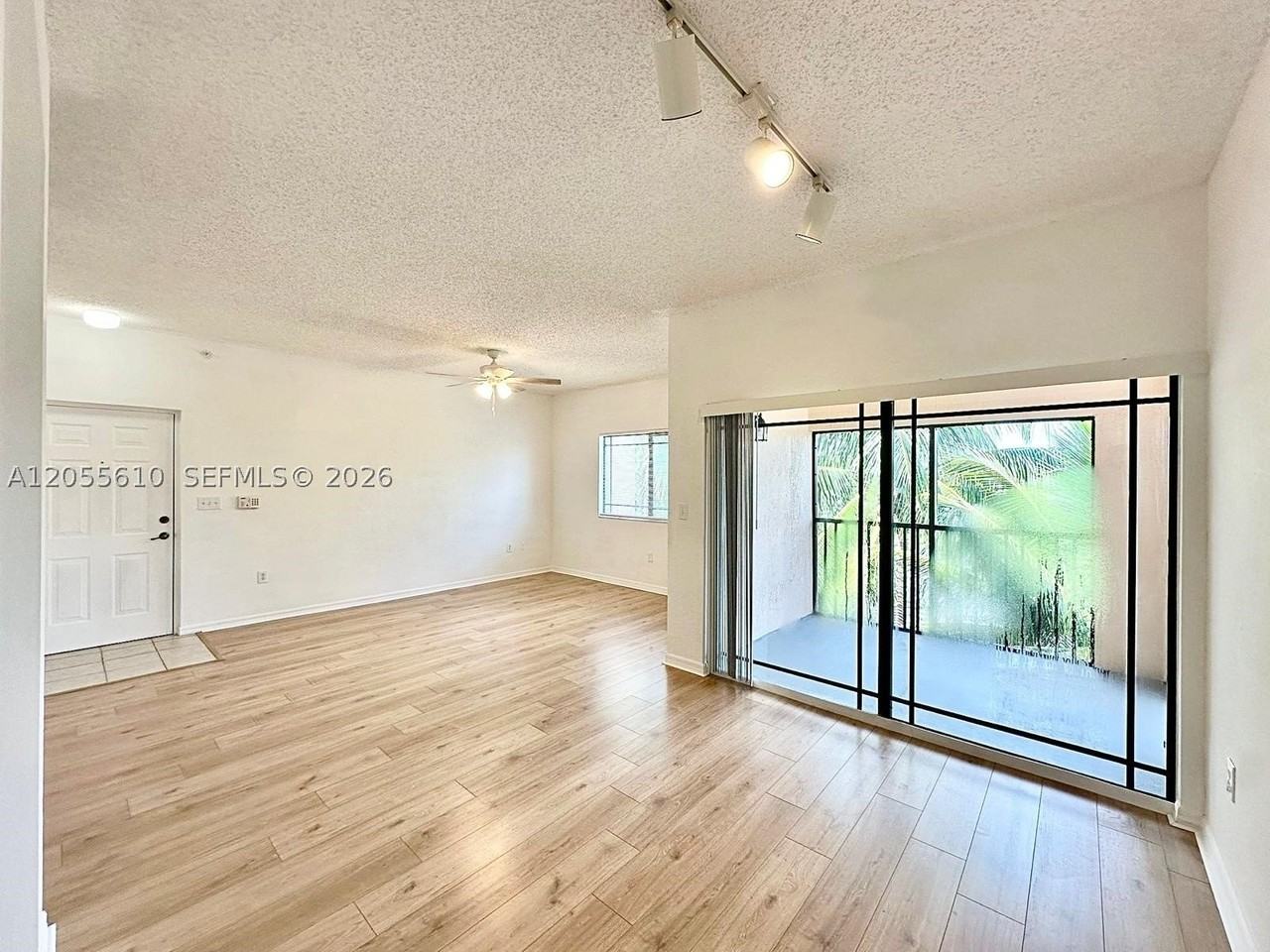 2807 Veronia Dr #301 - Photo 3 of 16