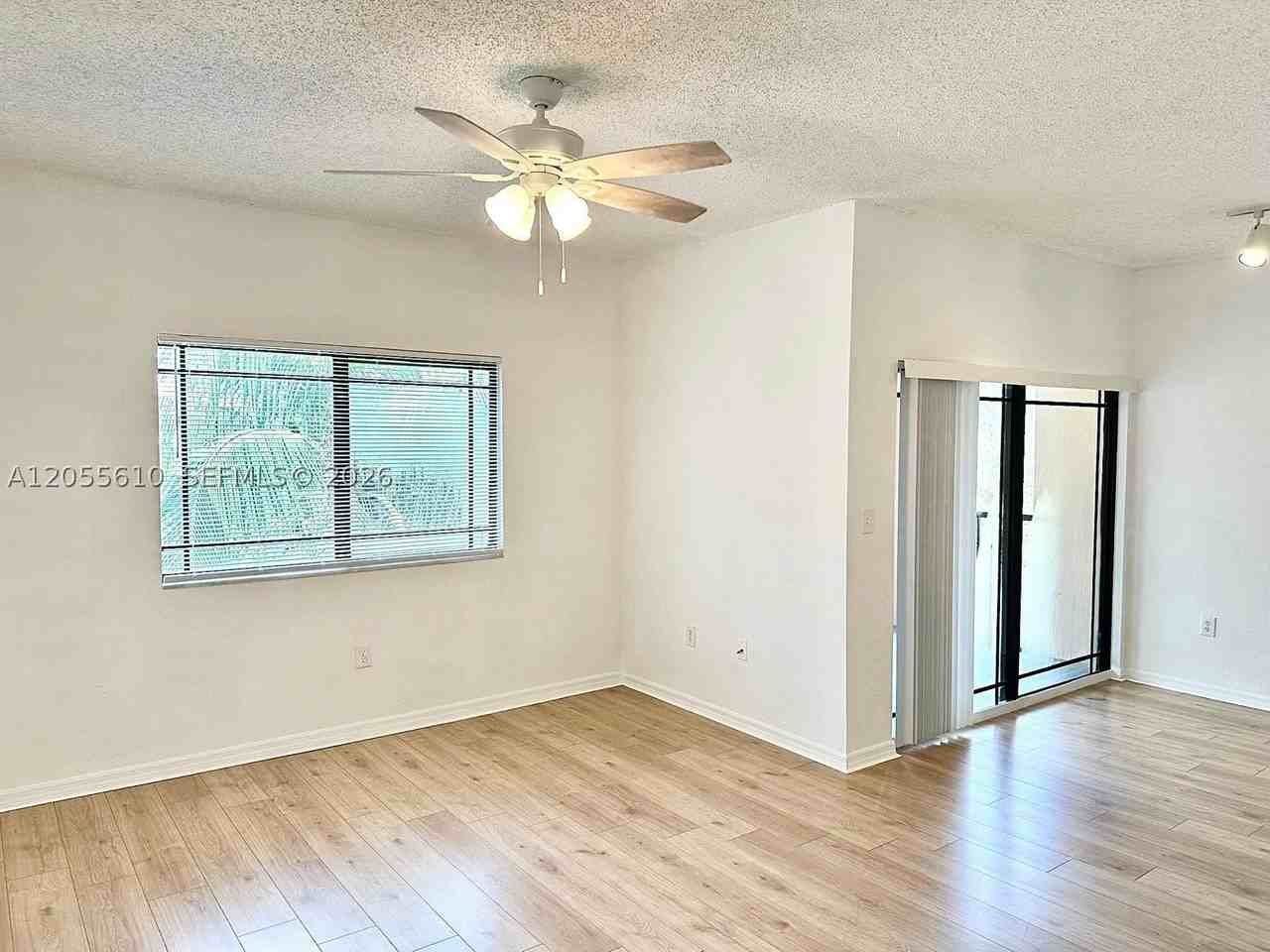 2807 Veronia Dr #301 - Photo 4 of 16