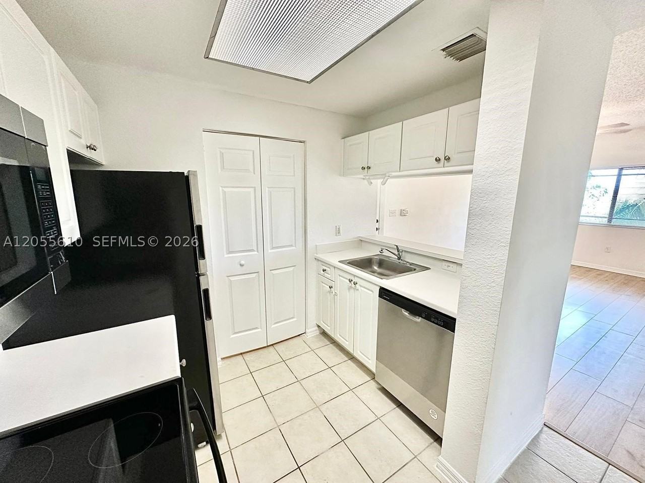2807 Veronia Dr #301 - Photo 6 of 16