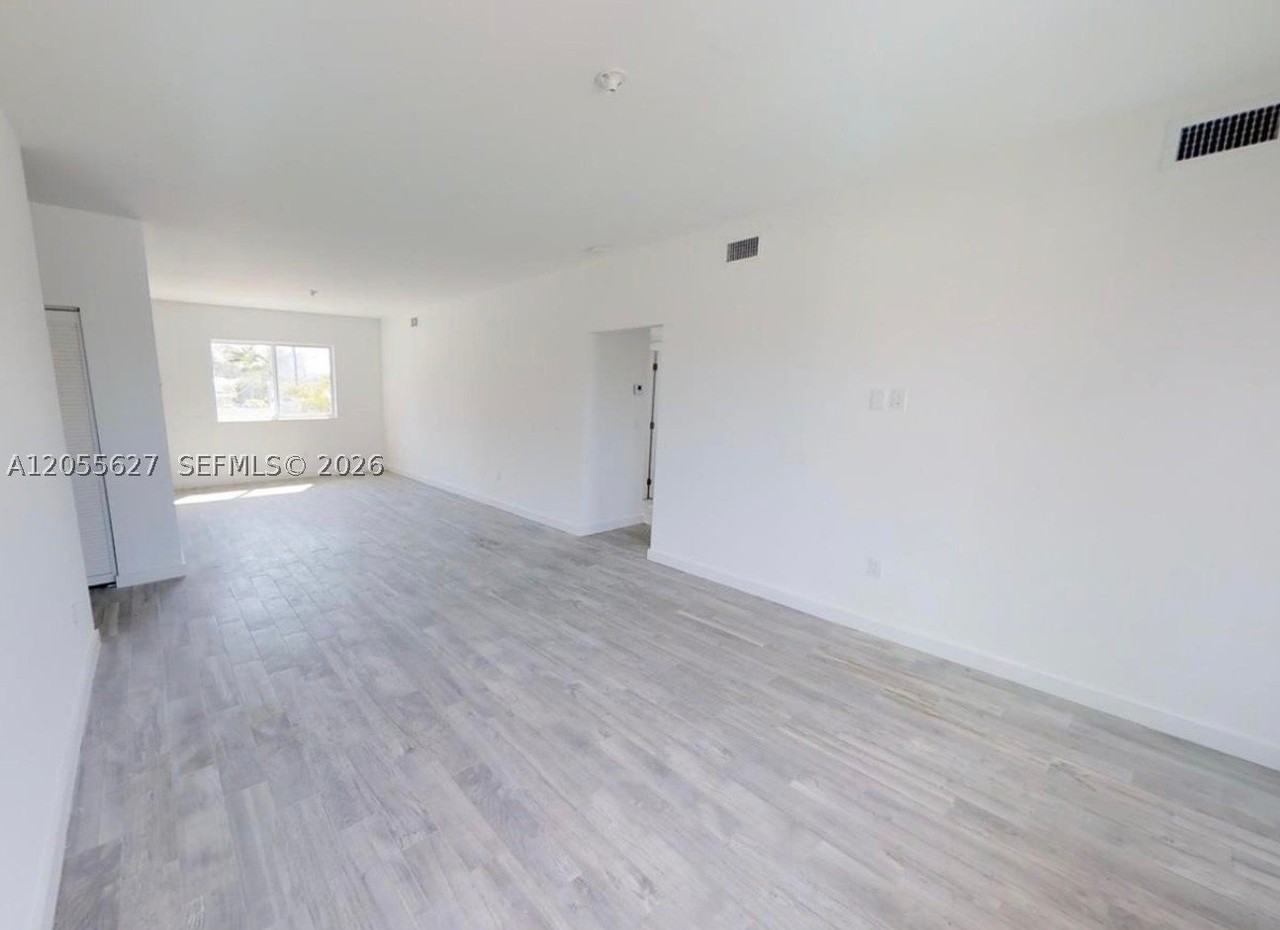 321 S Shore Dr #12 - Photo 2 of 7
