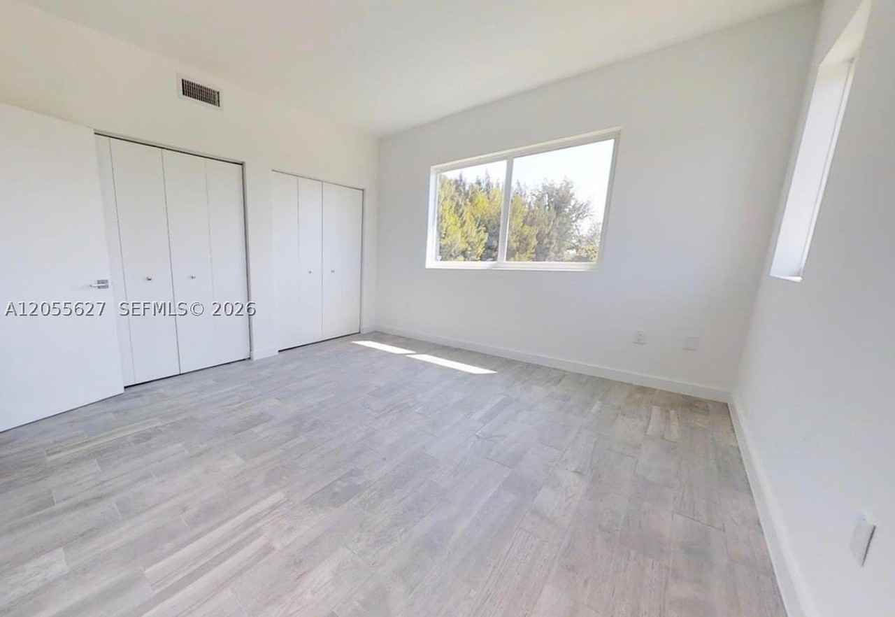 321 S Shore Dr #12 - Photo 5 of 7
