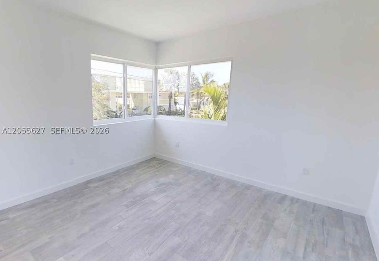 321 S Shore Dr #12 - Photo 6 of 7