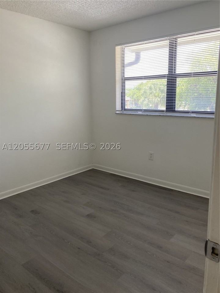 9879 Nob Hill Ct #9879 - Photo 6 of 10