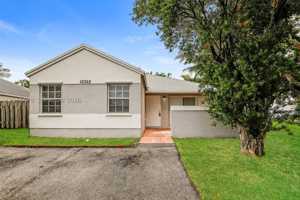 featured image of 10352 Sw 208th Ln