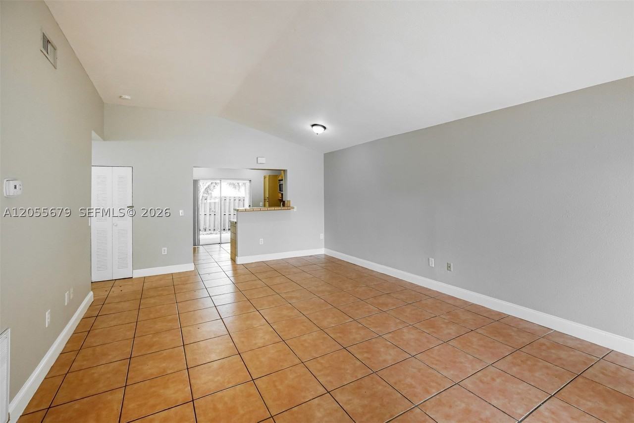 10352 Sw 208th Ln - Photo 2 of 18