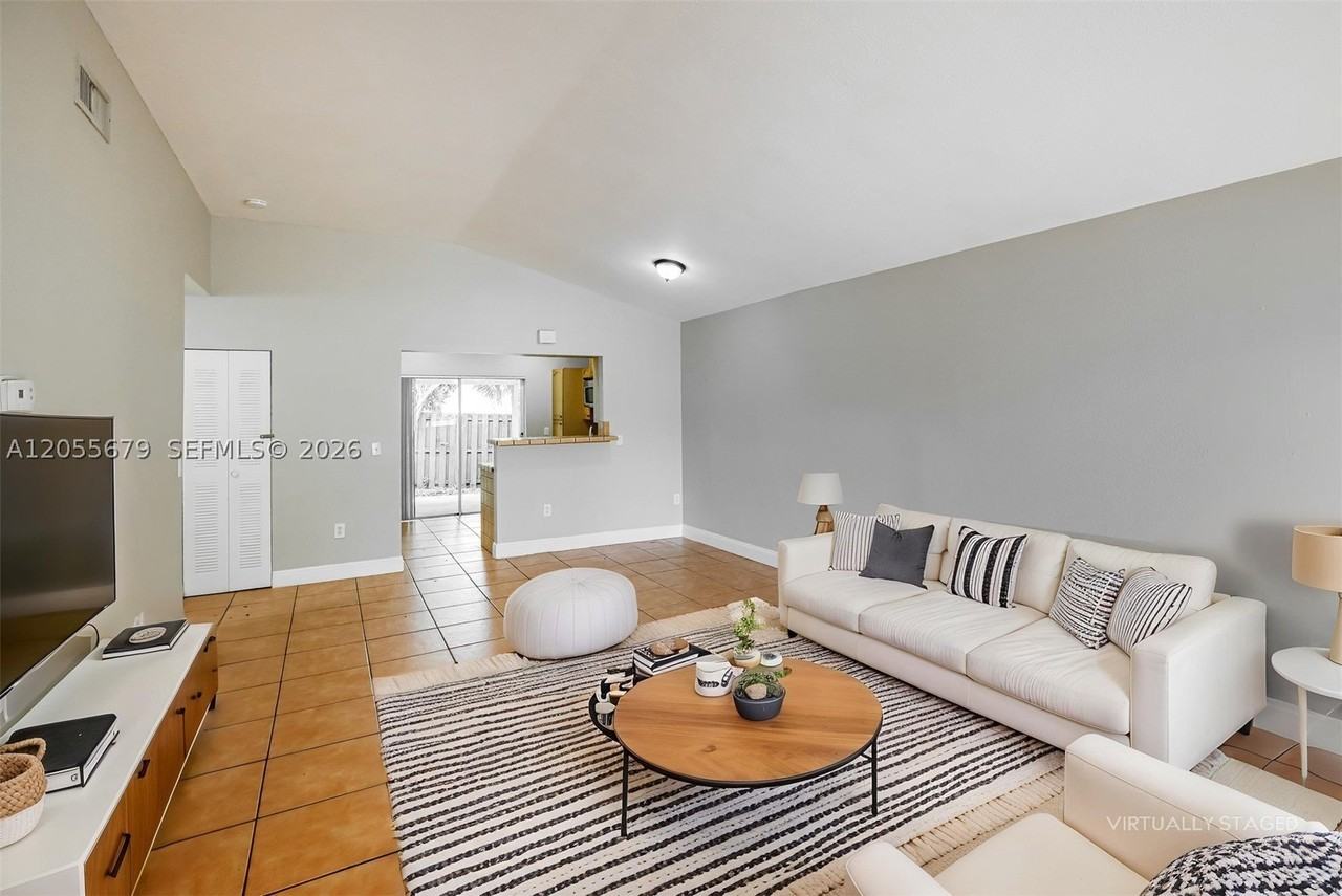 10352 Sw 208th Ln - Photo 3 of 18