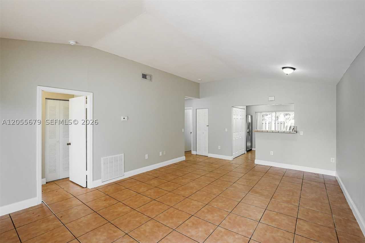 10352 Sw 208th Ln - Photo 4 of 18