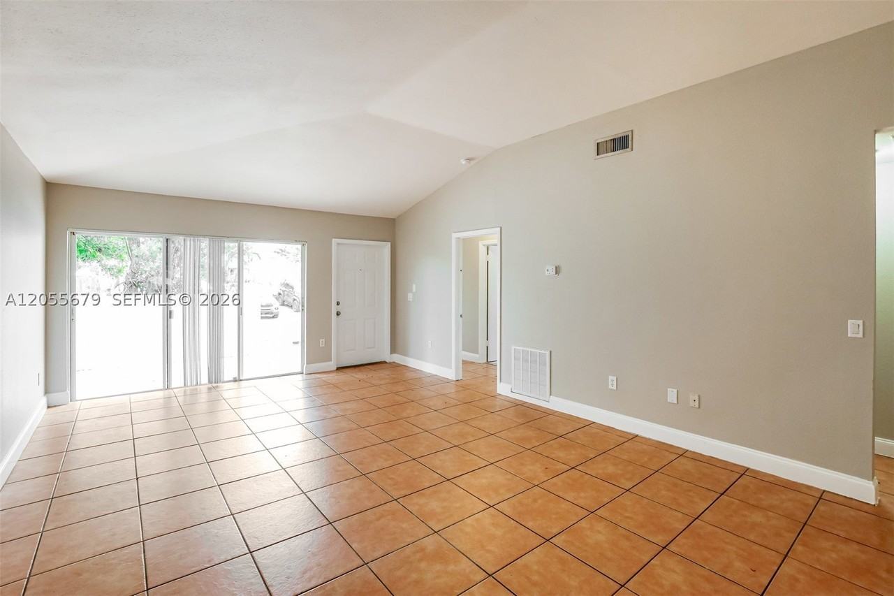 10352 Sw 208th Ln - Photo 5 of 18