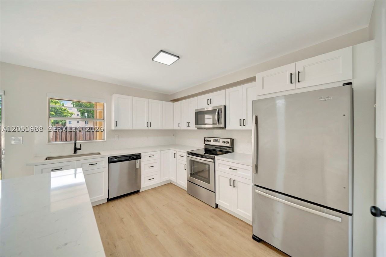 8769 Sw 137th Ave #8769 - Photo 2 of 38