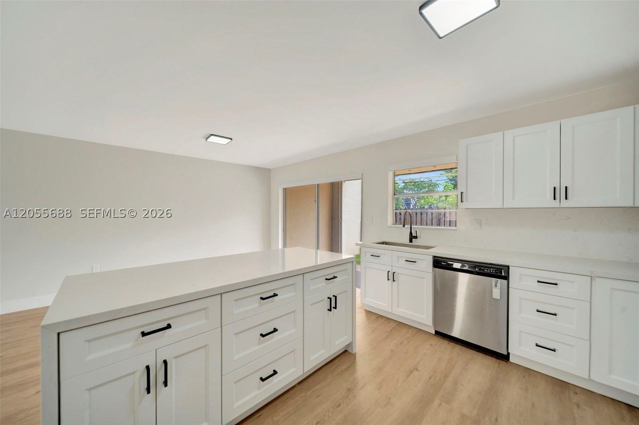 8769 Sw 137th Ave #8769 - Photo 3 of 38