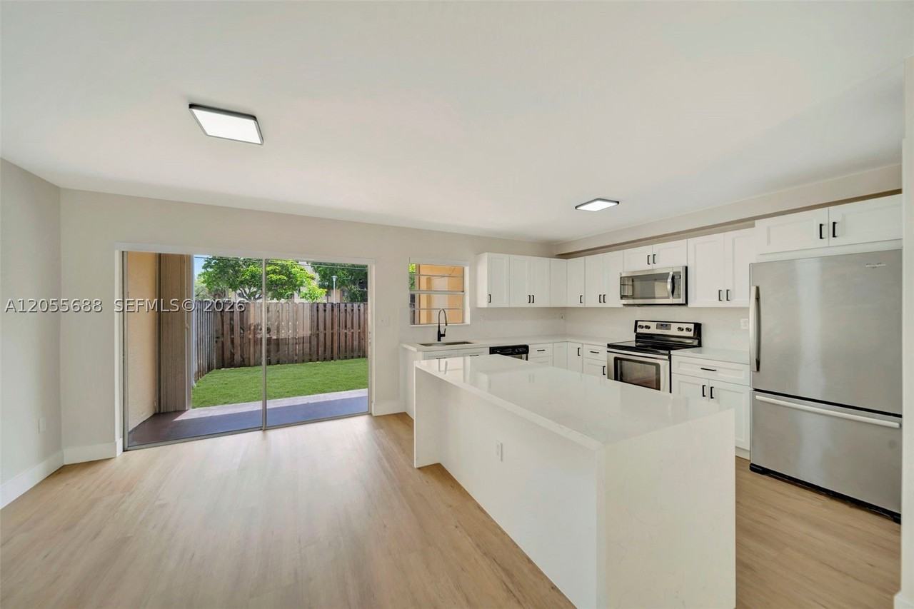8769 Sw 137th Ave #8769 - Photo 4 of 38
