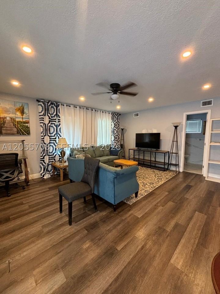 1509 N Andrews Ave #1 - Photo 4 of 28