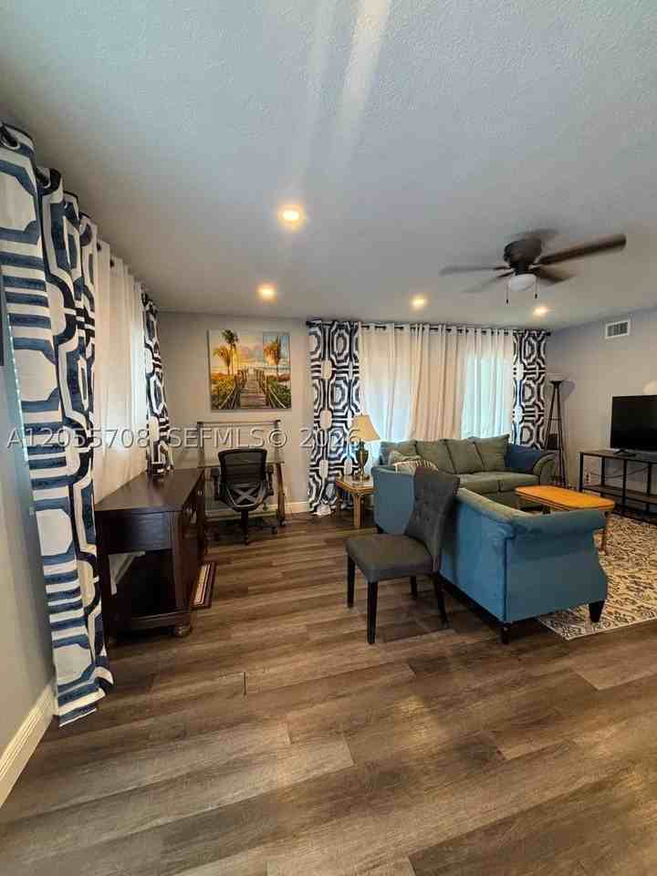 1509 N Andrews Ave #1 - Photo 5 of 28