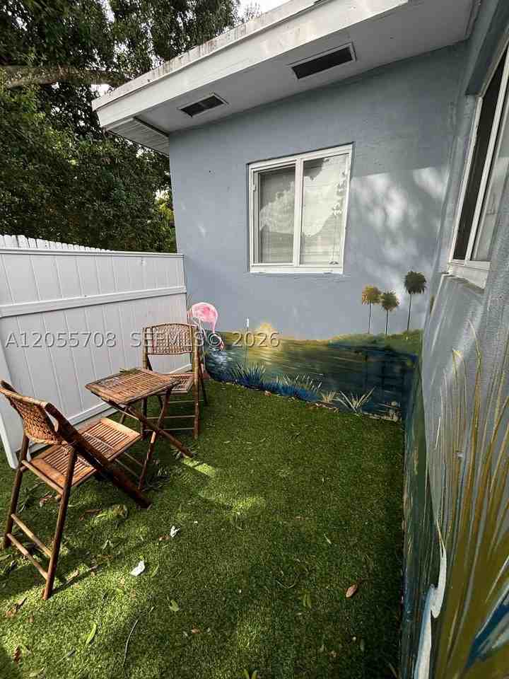 1509 N Andrews Ave #1 - Photo 7 of 28