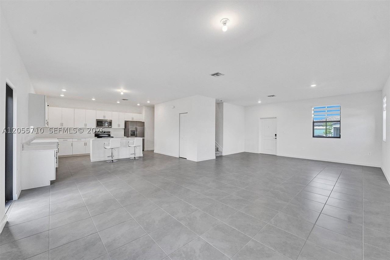 11904 Sw 240th St - Photo 3 of 26