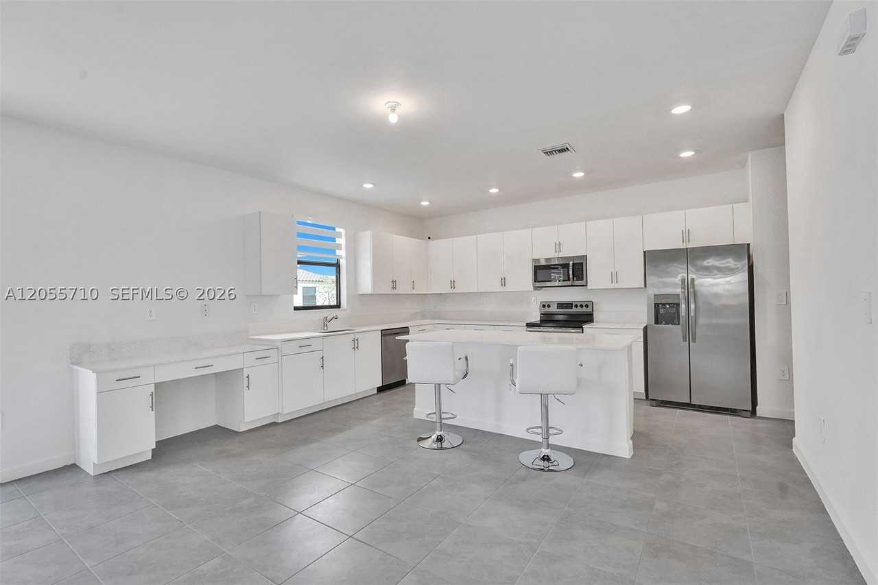 11904 Sw 240th St - Photo 4 of 26