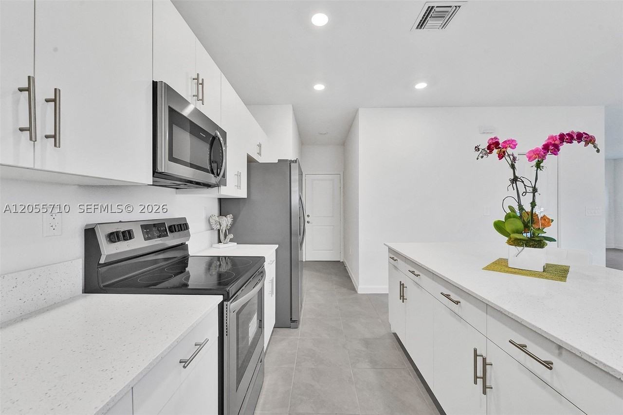 11904 Sw 240th St - Photo 5 of 26