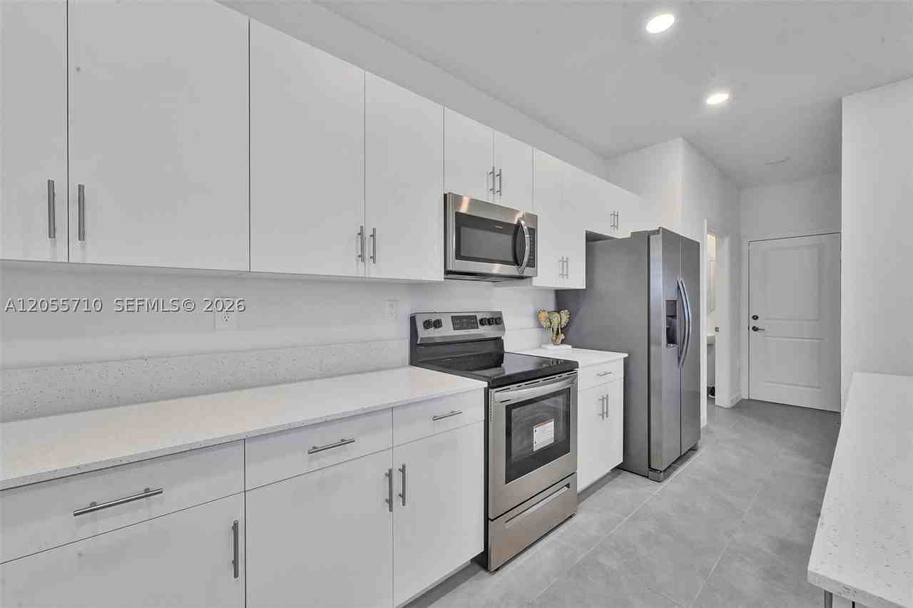 11904 Sw 240th St - Photo 6 of 26