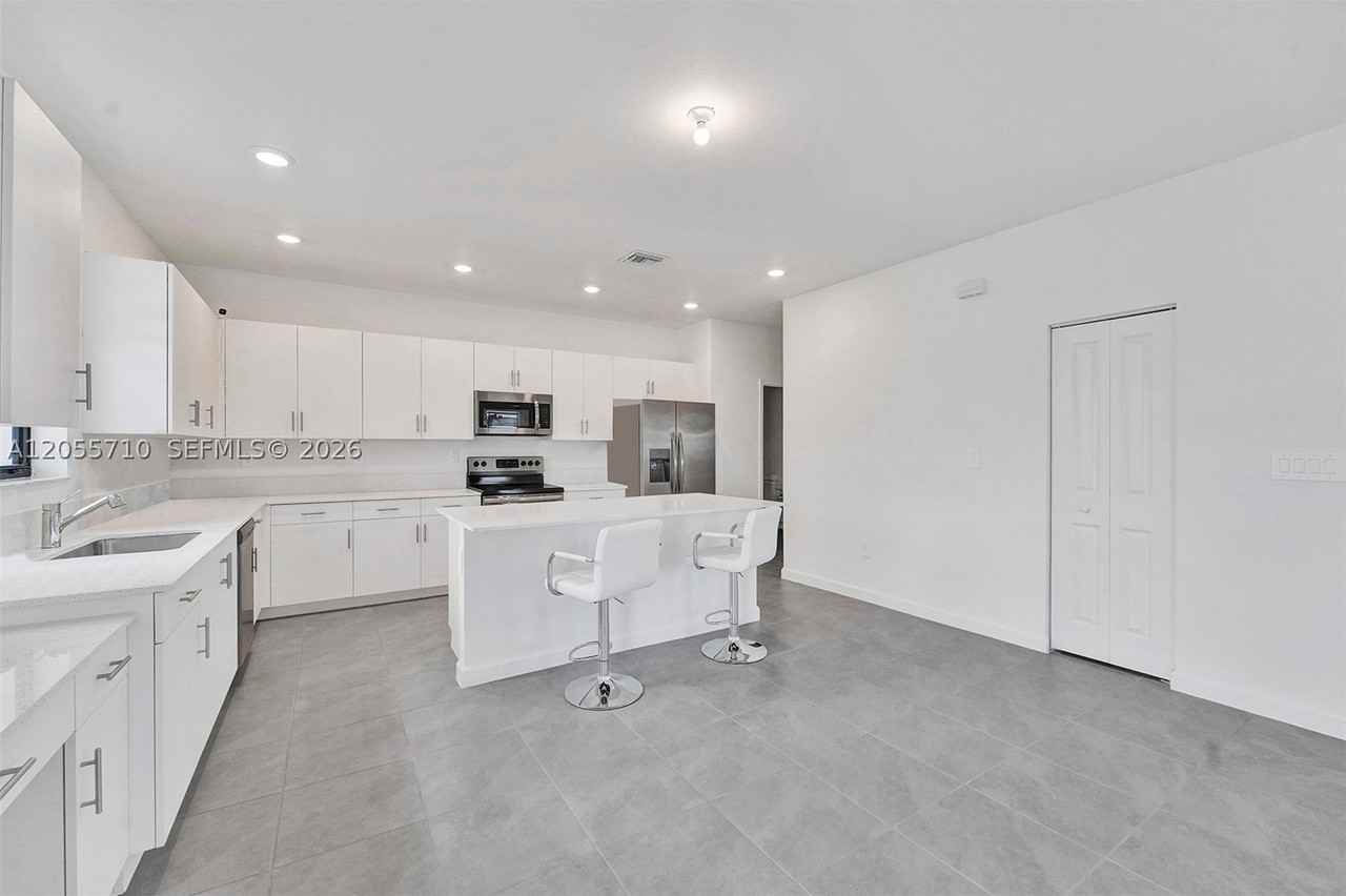 11904 Sw 240th St - Photo 7 of 26