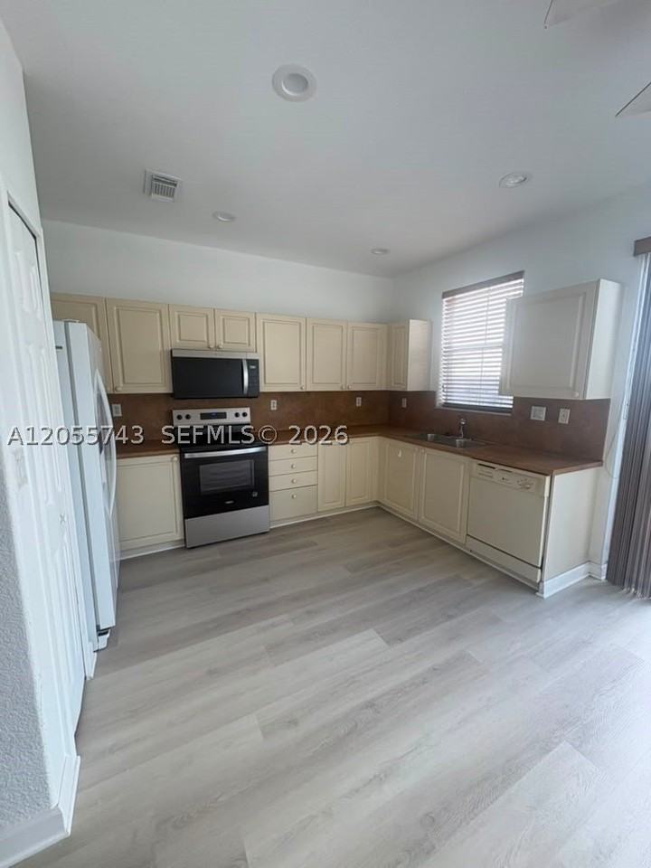 5420 Nw 107th Ave #301 - Photo 3 of 18
