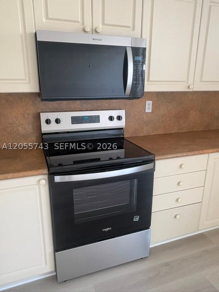 5420 Nw 107th Ave #301 - Photo 6 of 18
