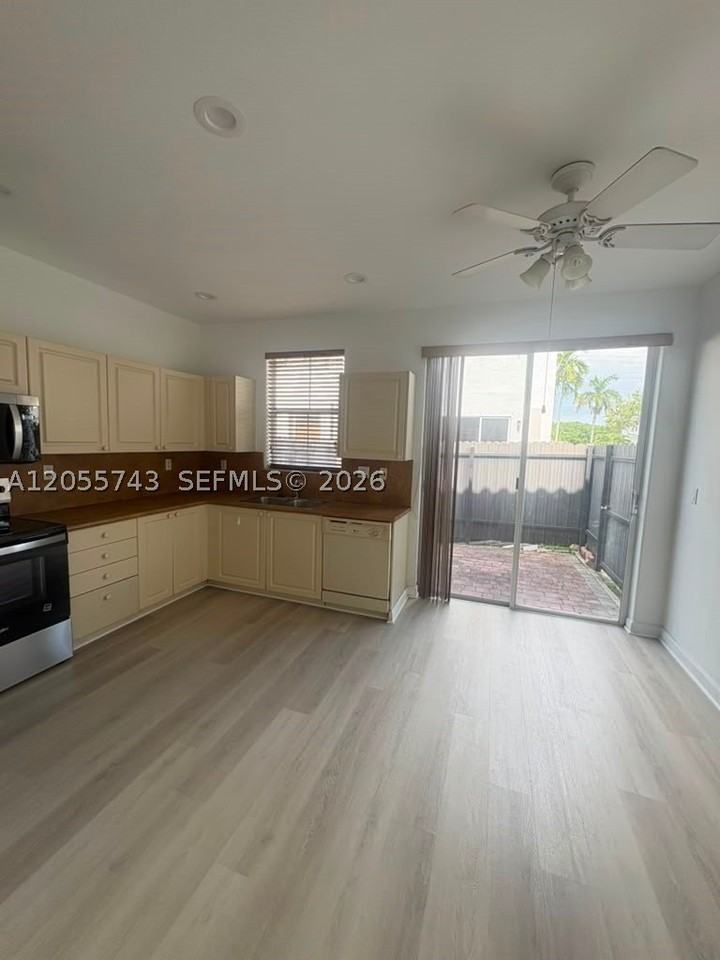 5420 Nw 107th Ave #301 - Photo 7 of 18