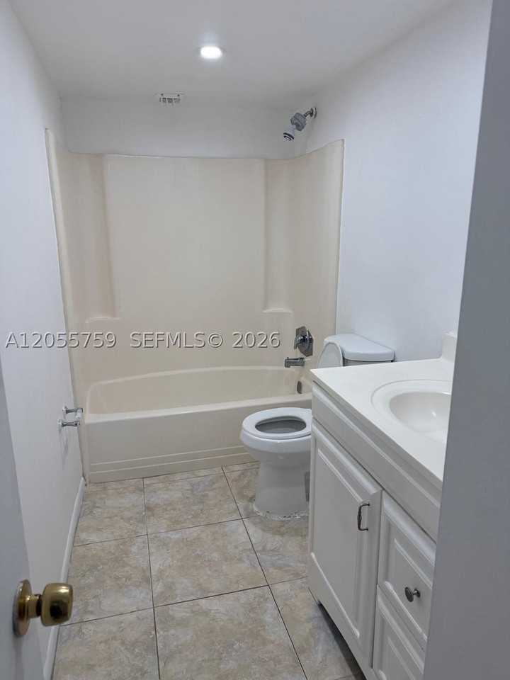 2800 Nw 56th Ave #B403 - Photo 7 of 8