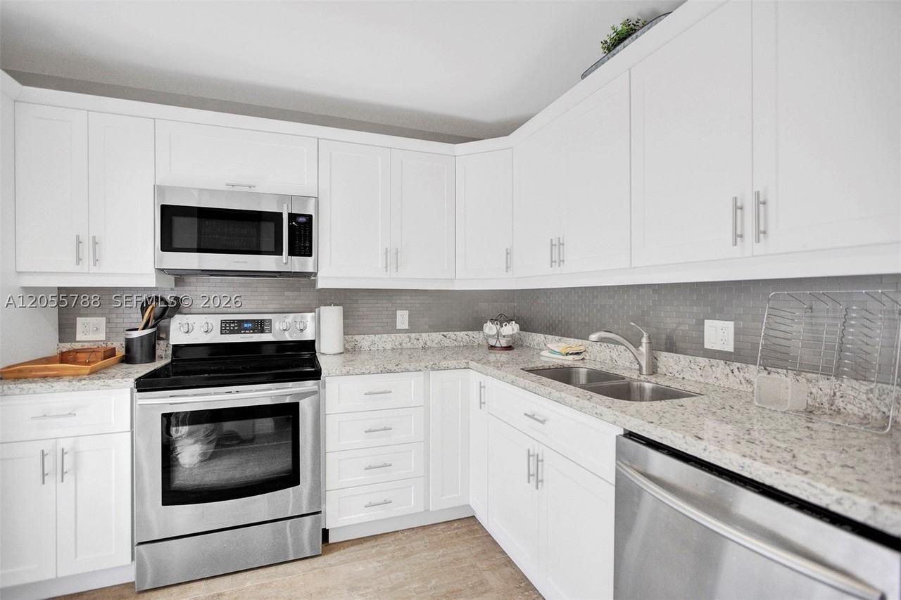 12471 Nw 3rd St #D2 - Photo 5 of 38