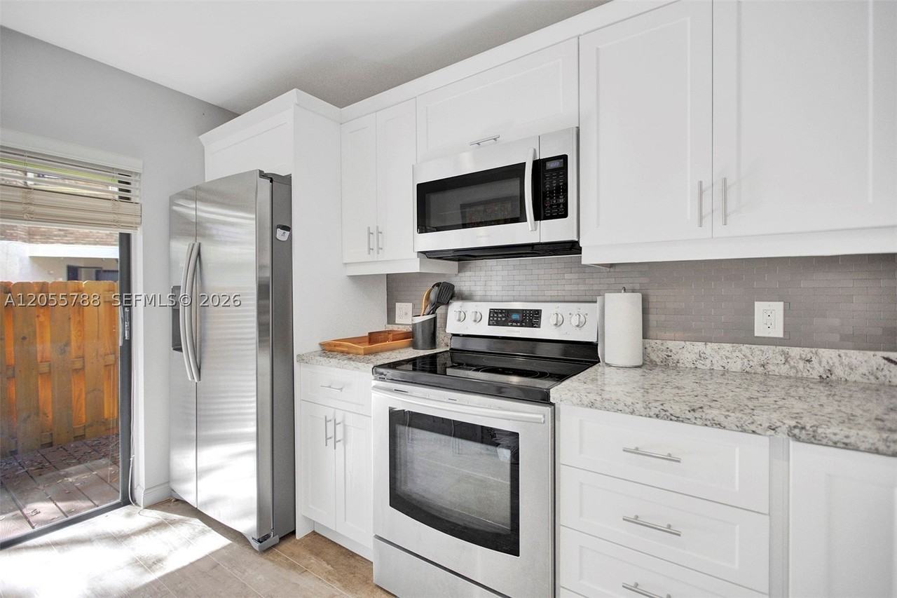 12471 Nw 3rd St #D2 - Photo 6 of 38