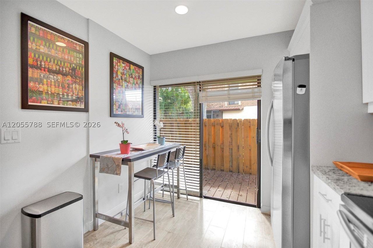12471 Nw 3rd St #D2 - Photo 7 of 38