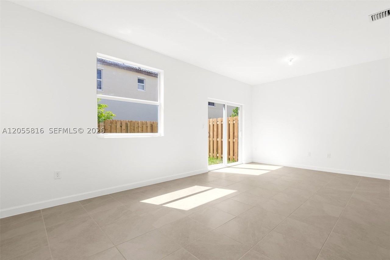 2623 Se 25th Ter - Photo 5 of 27
