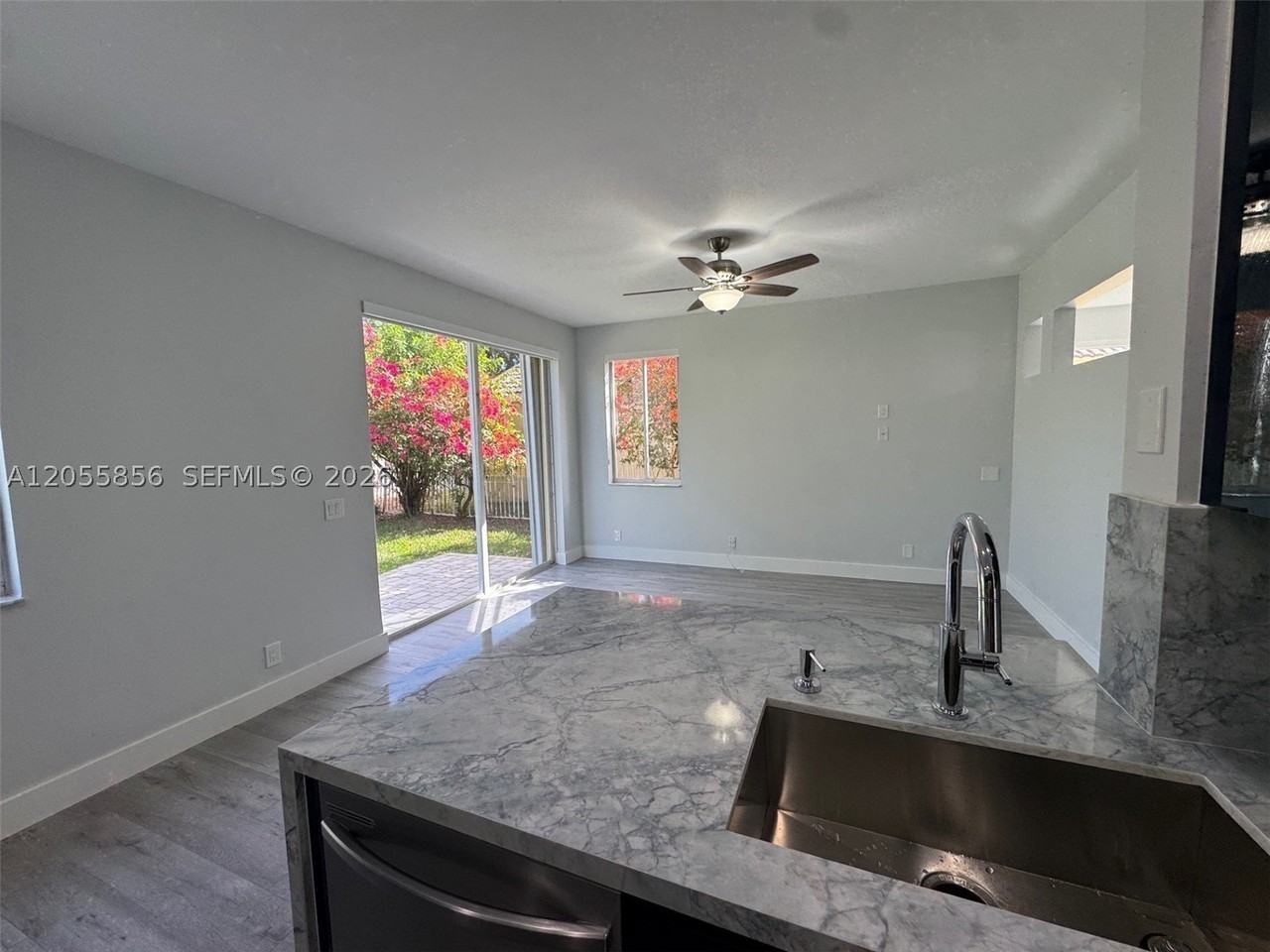 4319 Greenbriar Ln - Photo 7 of 22