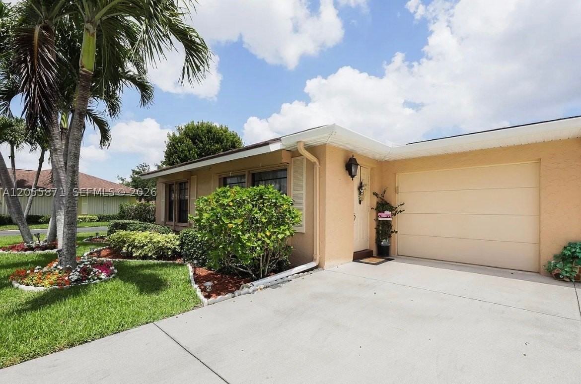9860 Chestnut Tree Ter #0