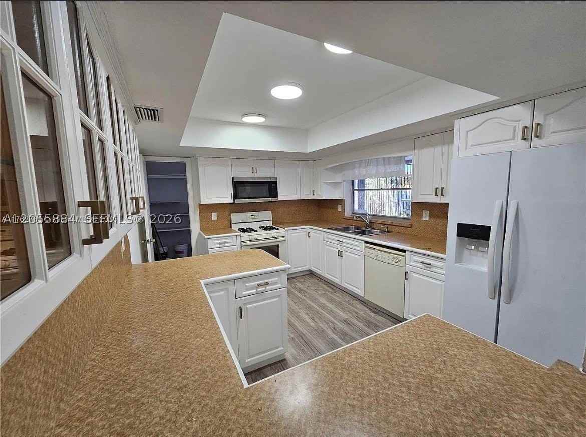 7251 Harbour Blvd #0 - Photo 5 of 12
