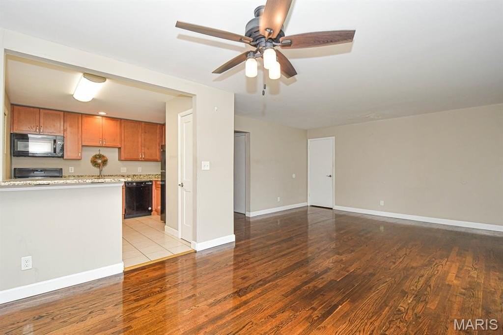 7359 Balson Ave - Photo 5 of 30